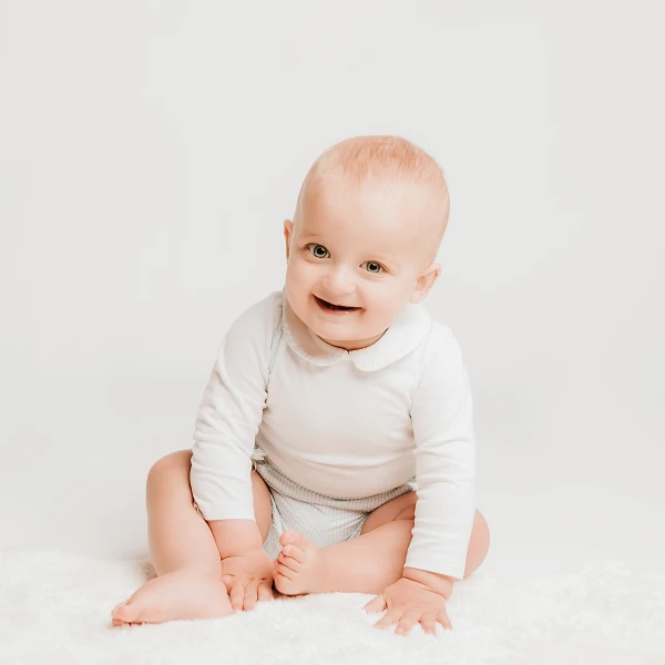 Smiling baby sitter in Kamelia's Studio